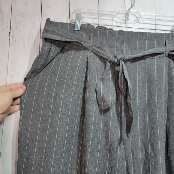 New! Calvin Klein Women's Gray Pinstripe Belted Pants Size XL. Condition is New - Picture 2 of 10